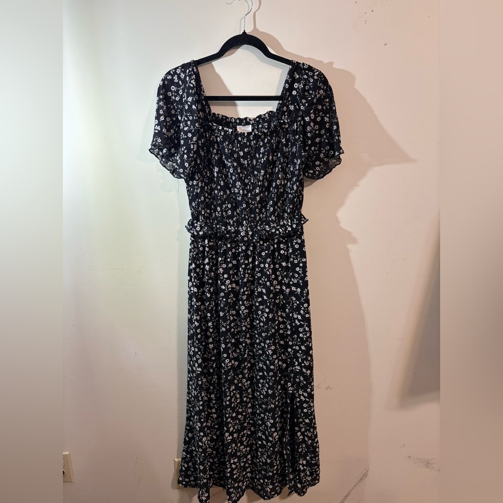 Siren Lily Women Small black white floral long dress square‎ neckline split side